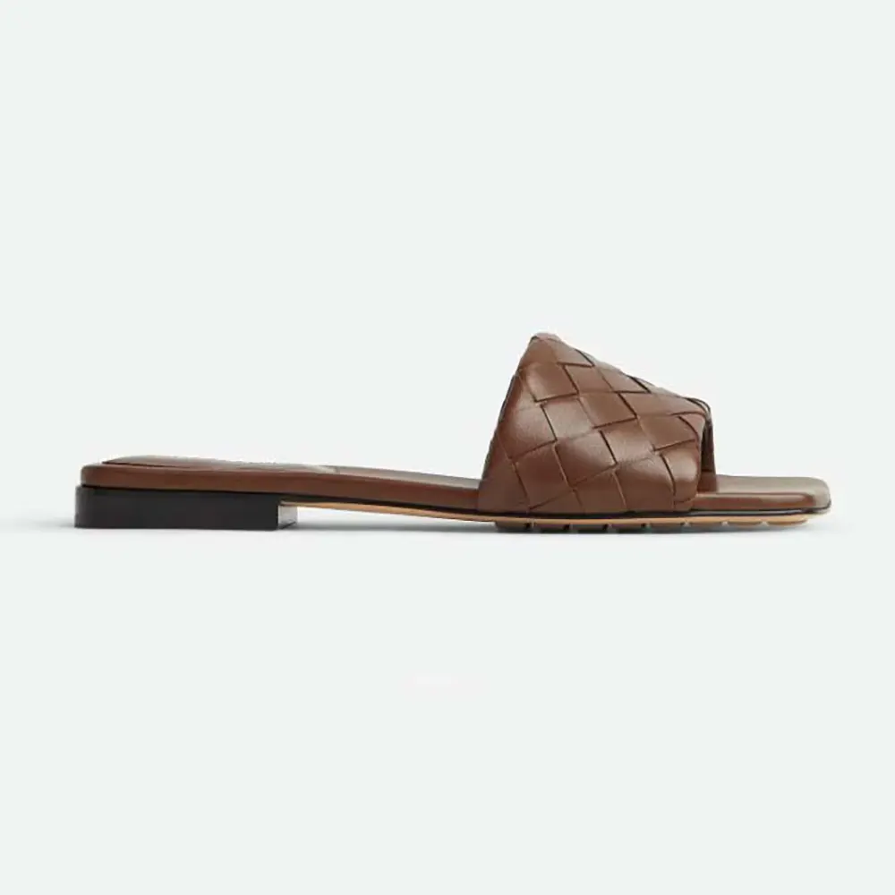 Side profile of Bottega Veneta Women Parco Flat Mule-Tan showing intrecciato weave