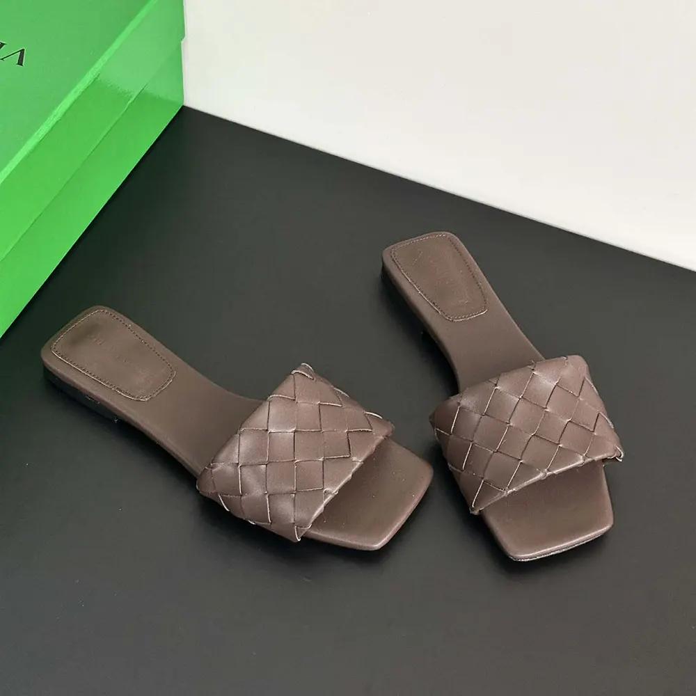 Close-up of tan leather and woven detail on Bottega Veneta Parco Flat Mule