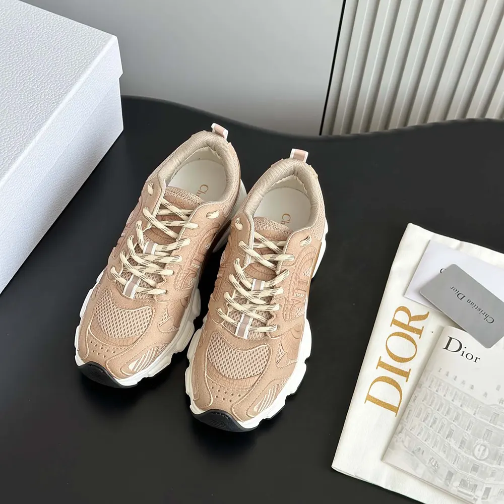 Close-up on lace-up closure and Dior metal eyelets on Chrono Sneaker