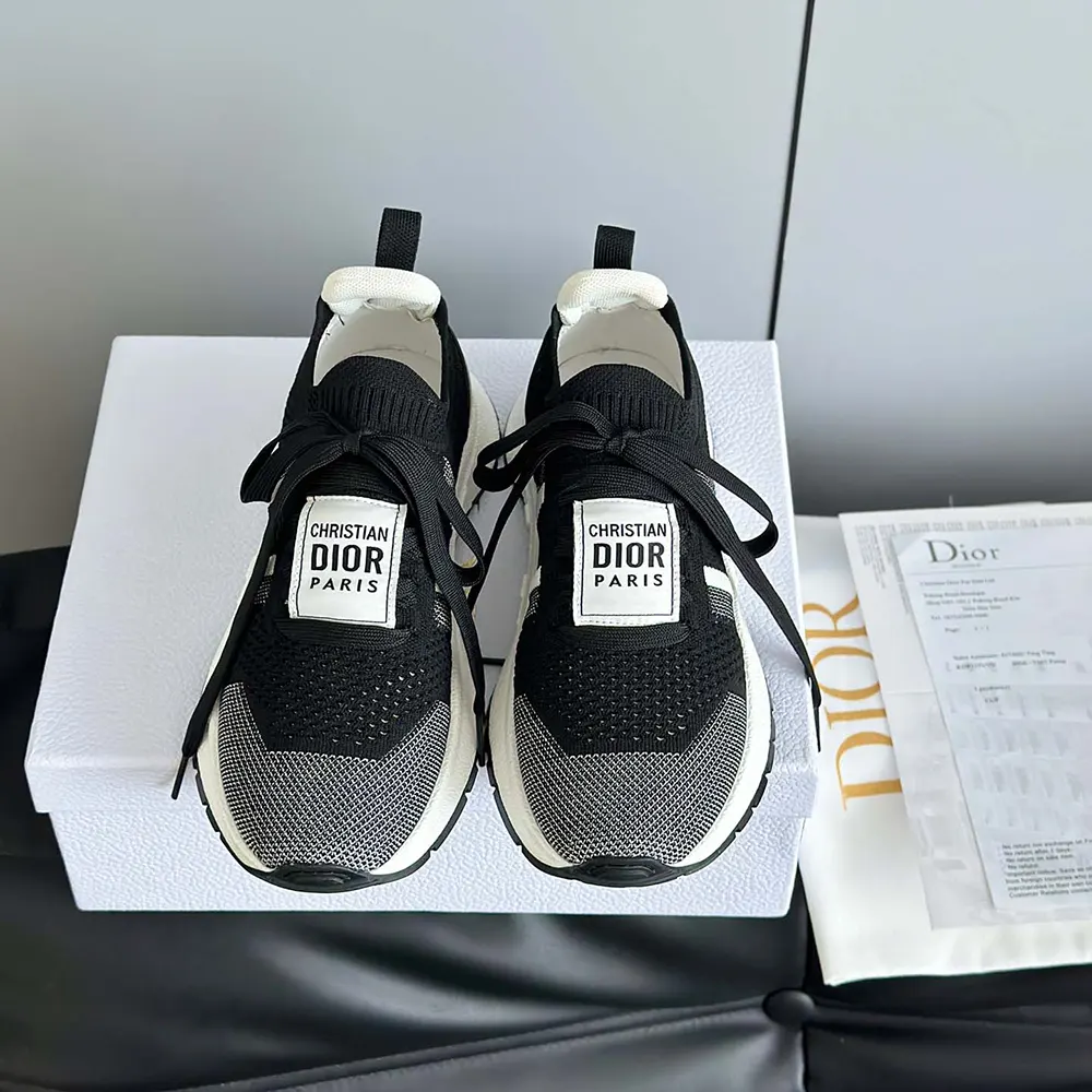 Close-up on lacing and signature detail of Dior Unisex Run’n’Dior Sneaker