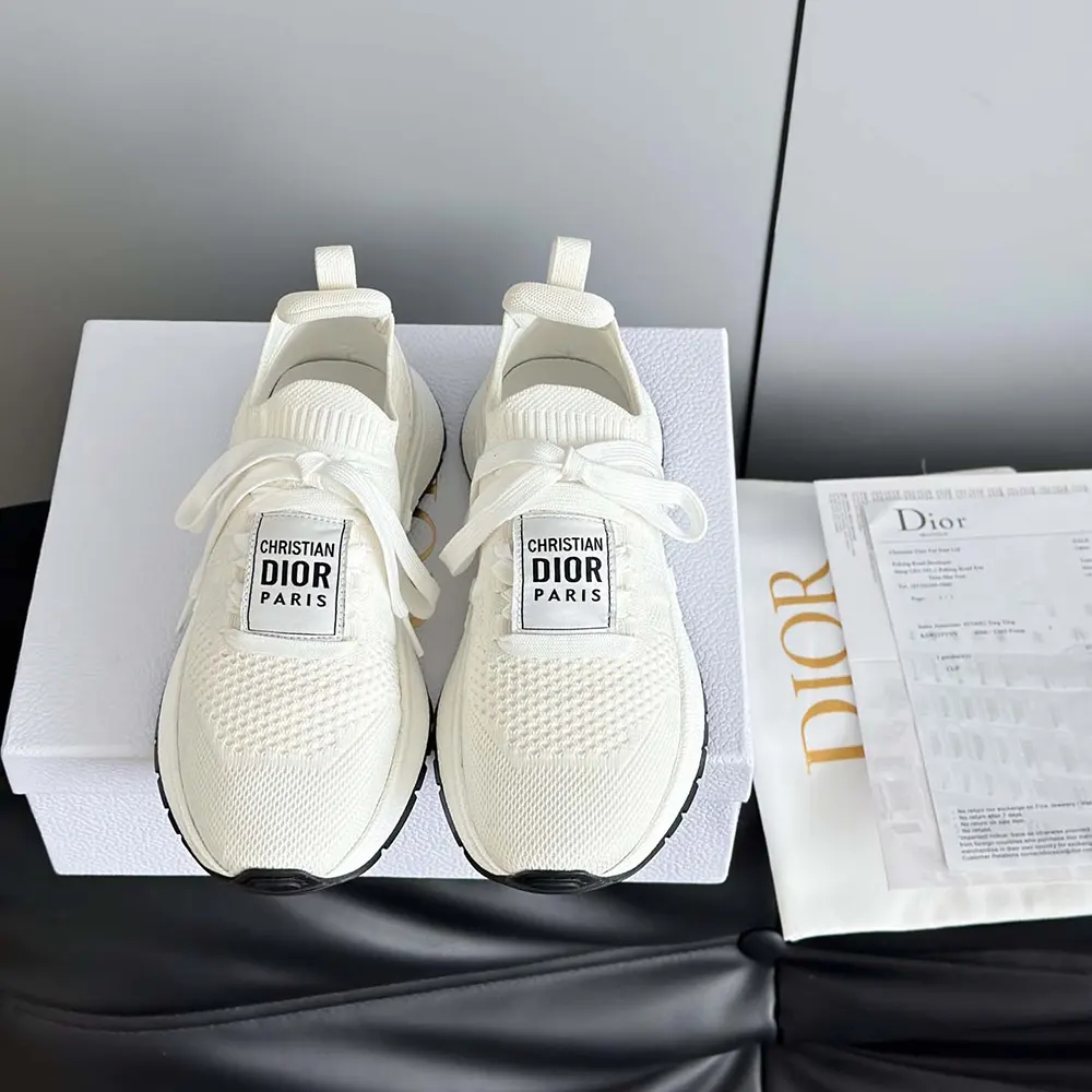 Close-up on signature Dior logo of Run’n’Dior sneaker in white