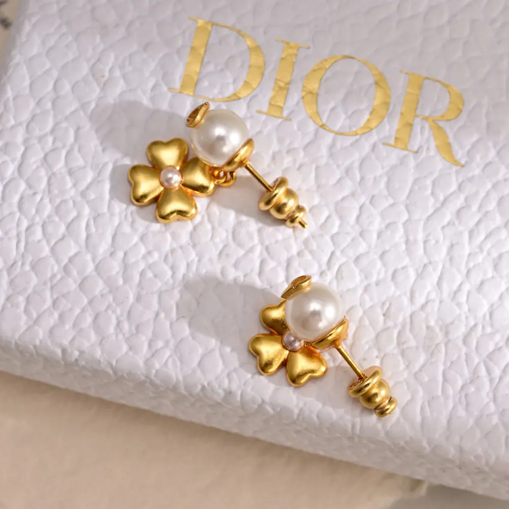 Close-up detail of white resin pearls on Dior Women Lucky Dior Earrings