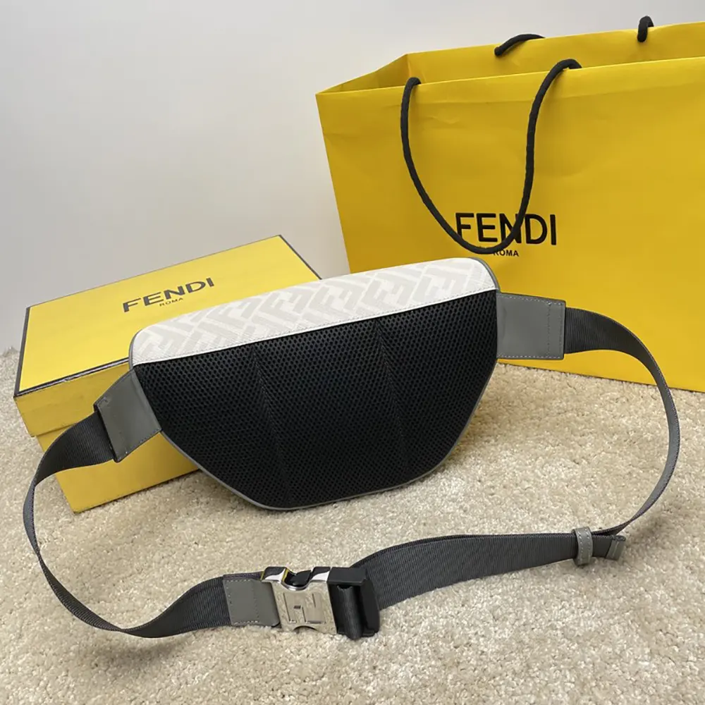 Fendi Men Diagonal Belt Bag Leather-White - image 4
