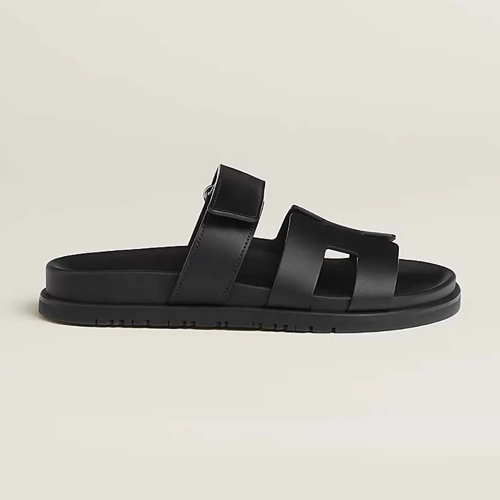 Side view of Hermes Unisex Chypre Sandal-Black showcasing silhouette