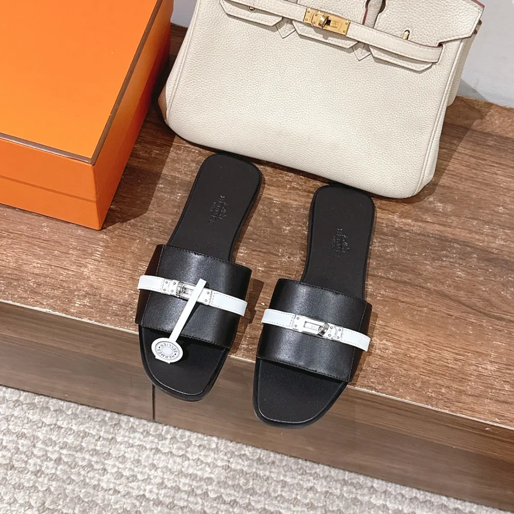 Top-down look at leather straps on Hermes Unisex Giulia sandal-Black/White