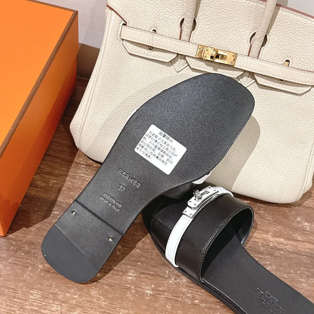 Hermes Unisex Giulia sandal-Black/White - image 9