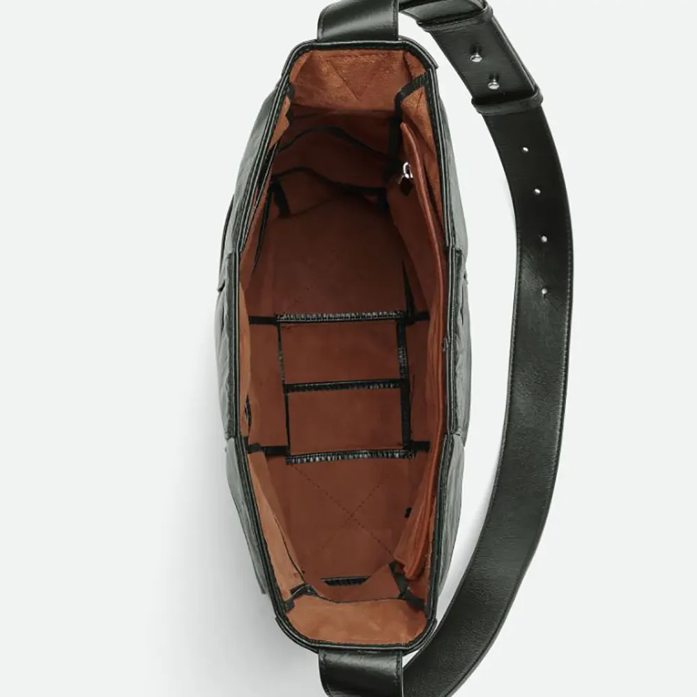 Bottega Veneta Unisex Arco Hobo Bag in Calfskin Leather-Black - image 4