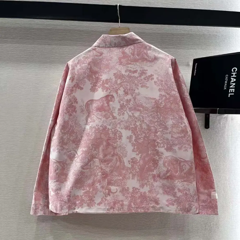 Back angle showing silhouette and tailored cut of Dioriviera Jacket