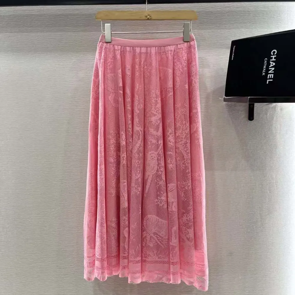 Close-up of concealed zip and waistband on Dioriviera Mid-Length Skirt