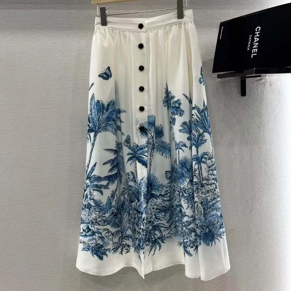 Close-up of Dior Women Dioriviera Mid-Length Flared Skirt fabric and zipper detail
