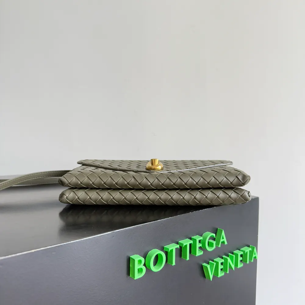 Bottega Veneta Women Knot Lock in Intrecciato Piccolo Leather-Dark Green - image 6