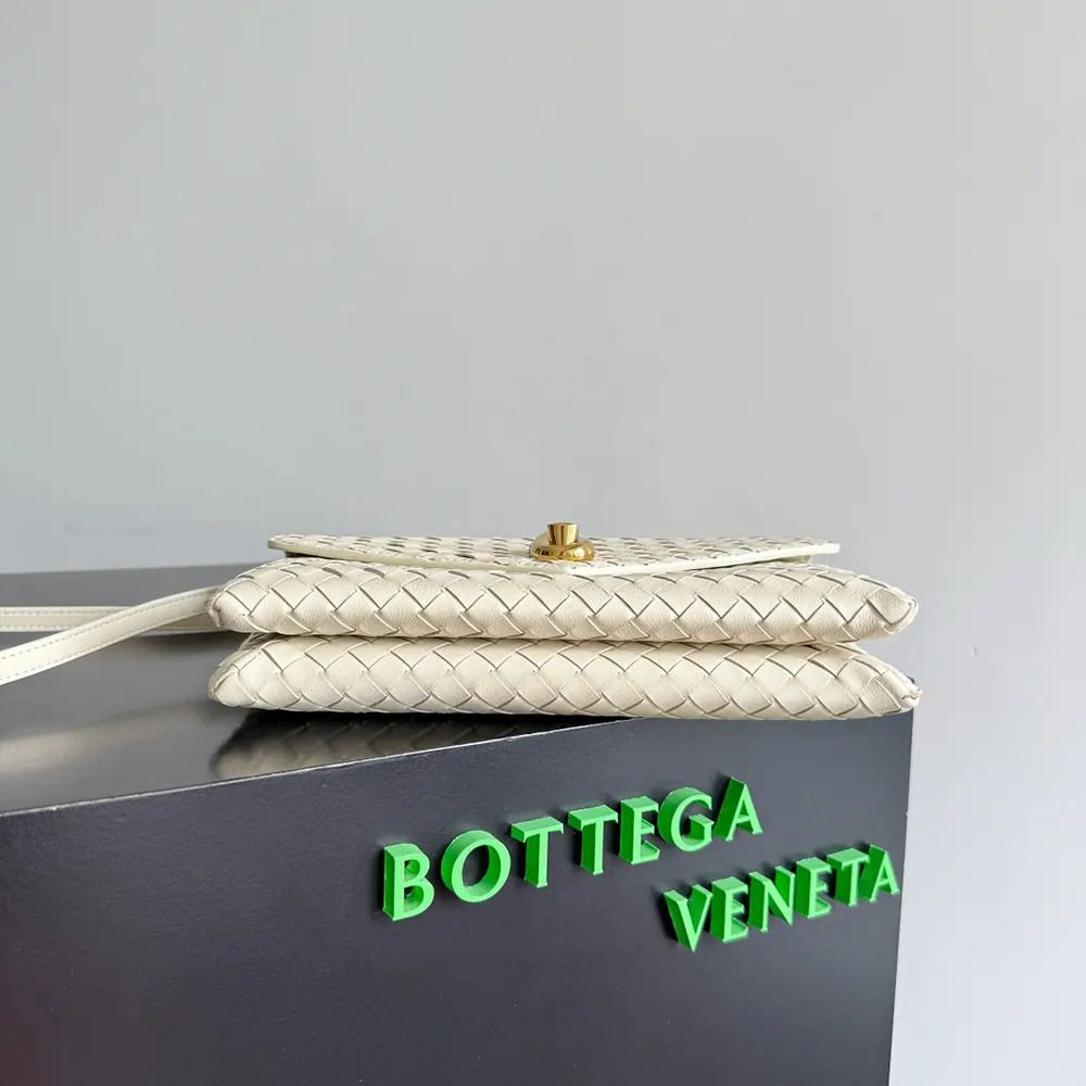 Bottega Veneta Women Knot Lock in Intrecciato Piccolo Leather-White - image 6
