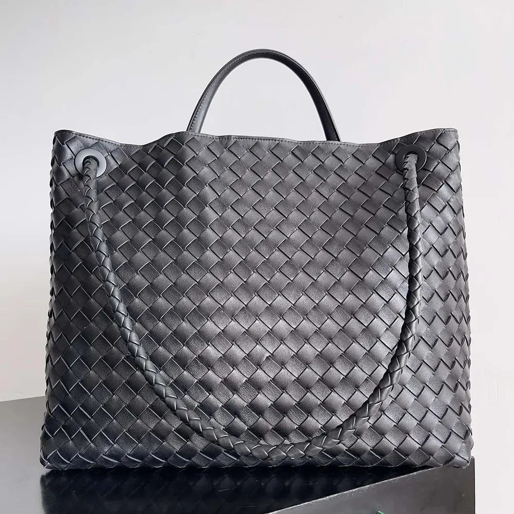 Side profile showing silhouette of Bottega Veneta Women Large Andiamo shoulder bag