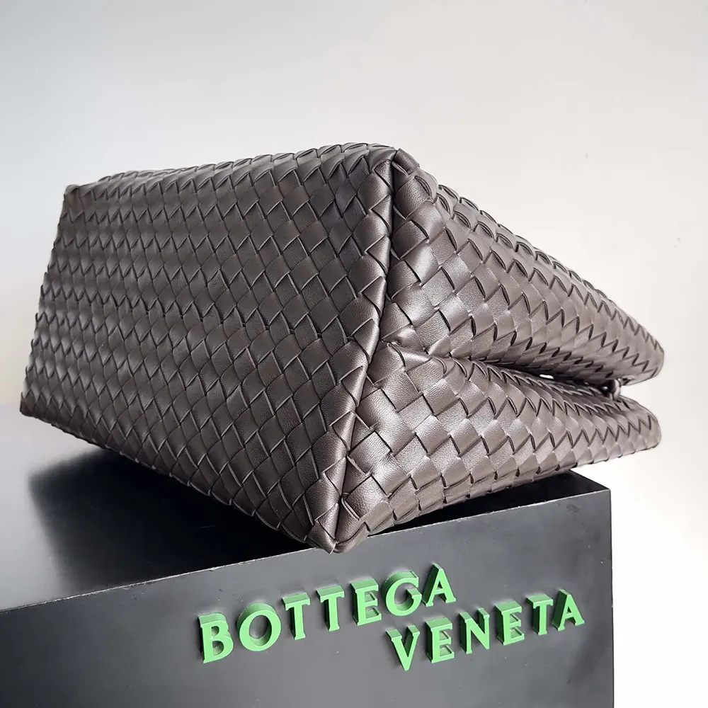 Bottega Veneta Women Large Andiamo in Lambskin Leather-Chocolate Brown - image 4