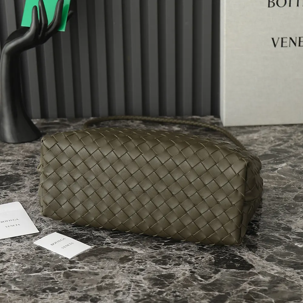 Bottega Veneta Women Medium Andiamo in Supple Intrecciato Leather-Dark Green - image 4