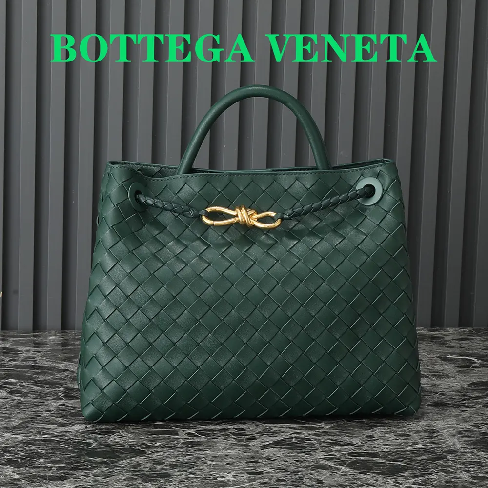 Close-up of intrecciato leather texture on Bottega Veneta Medium Andiamo