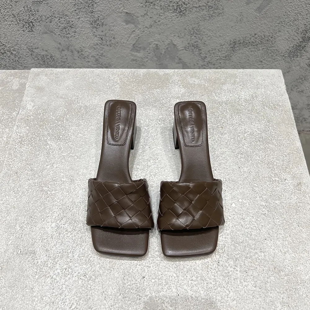 Close-up on intrecciato leather detail on Bottega Veneta Women Parco Mule-Chocolate