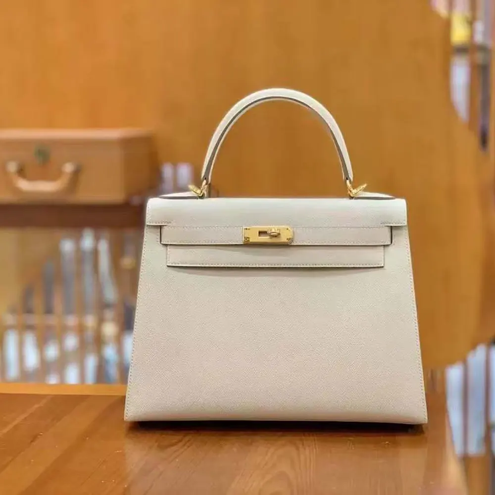 Close-up of palladium hardware detail on Hermes Women Kelly Bag 25