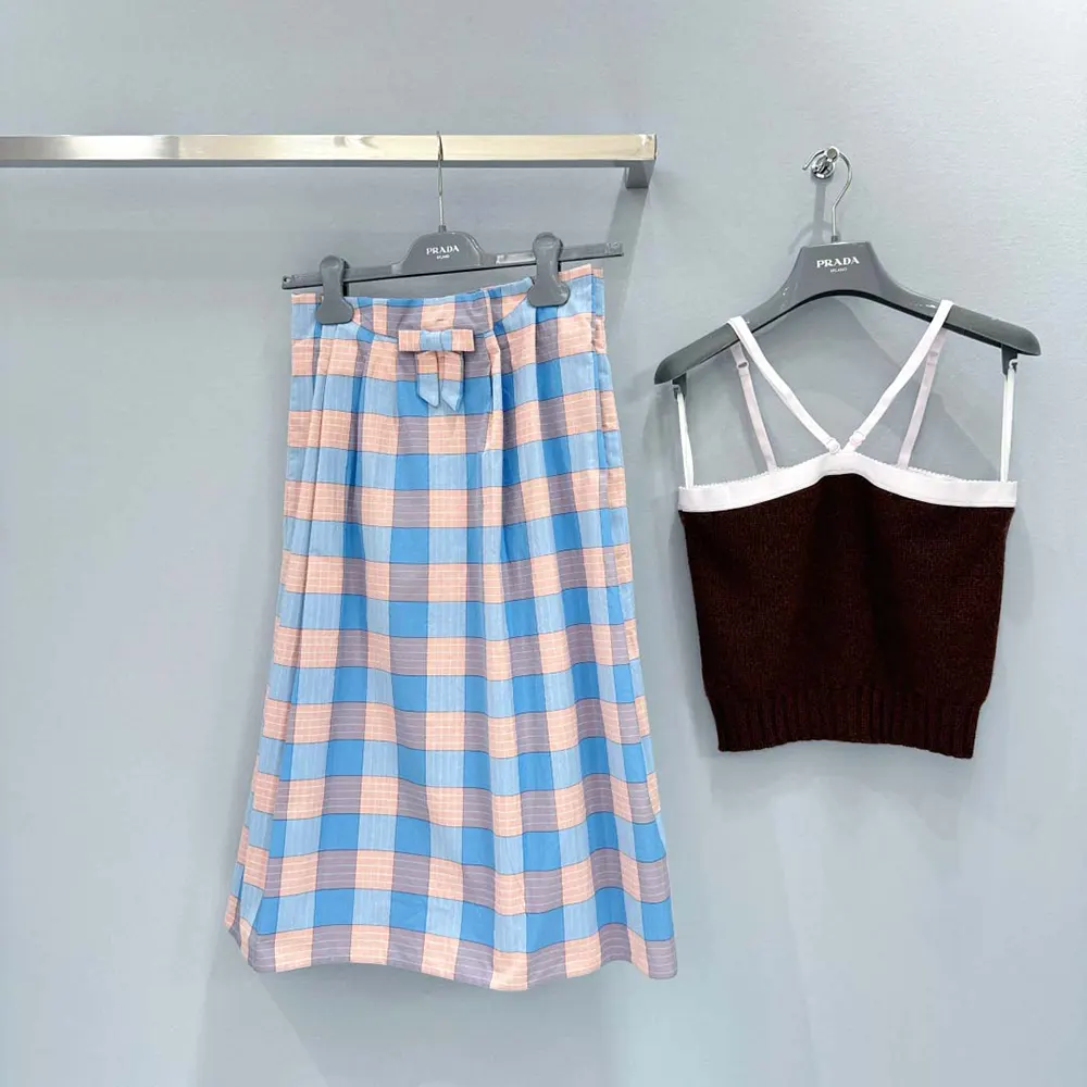 Close-up of Prada Women Checked Poplin Midi-skirt zip and embossed logo hardware