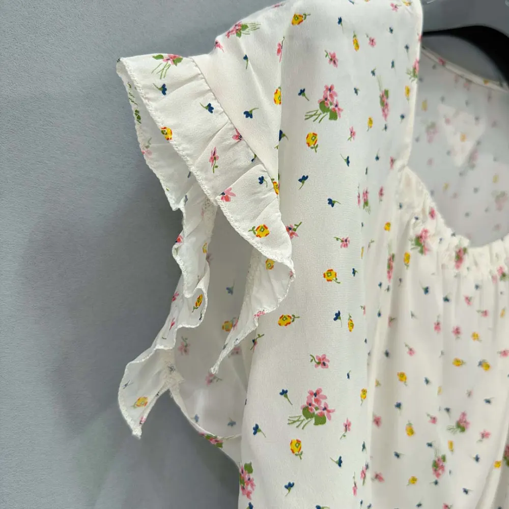 Side profile showing silhouette of Prada Women Short-sleeved Floral Print Crop Top