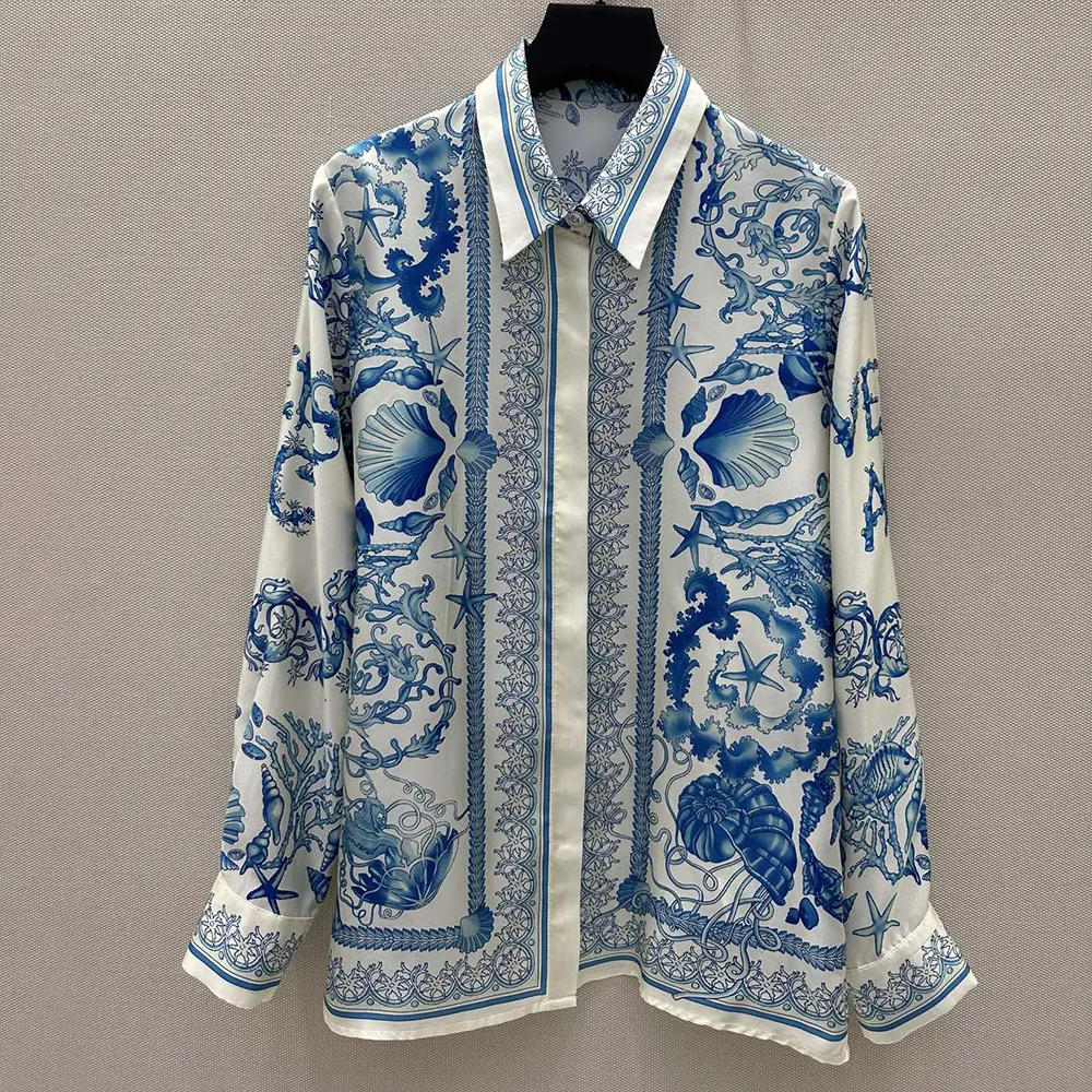 Close-up of underwater Barocco print and gold hardware details