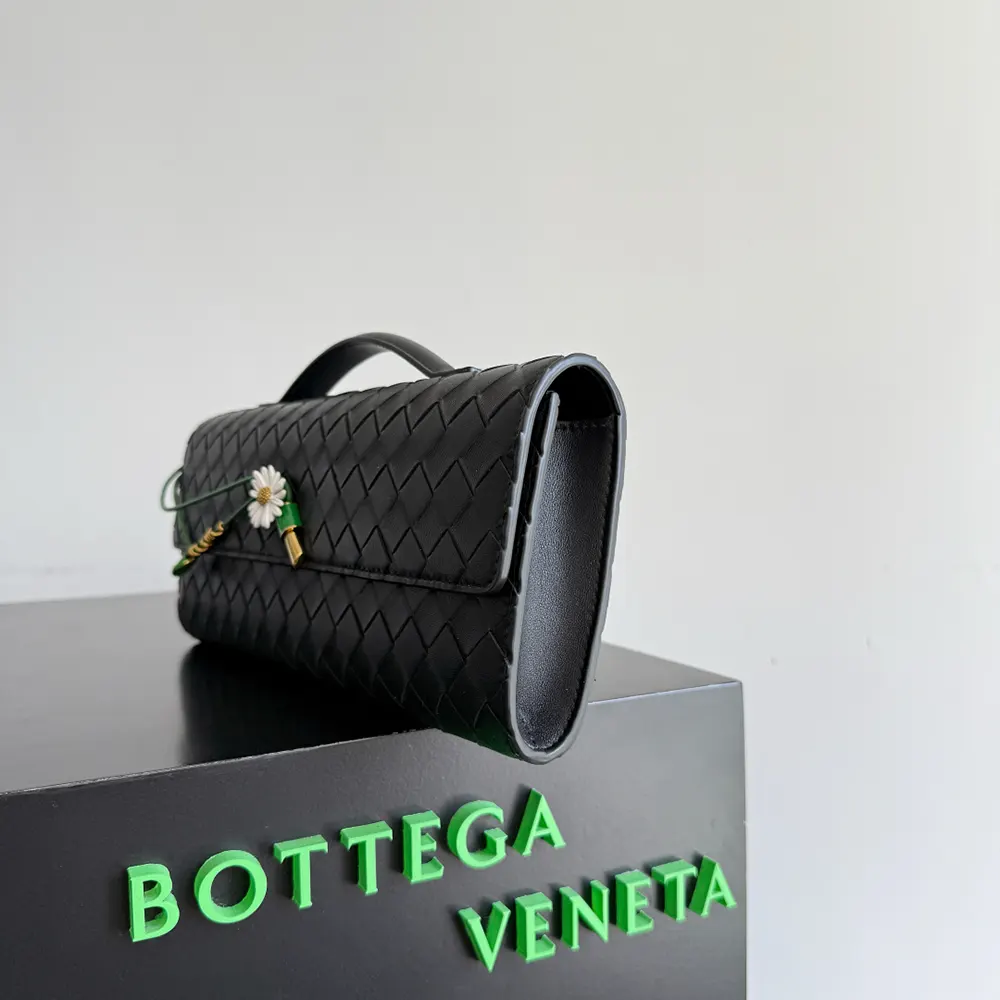 Bottega Veneta Women Andiamo Clutch in Calf Leather - image 6
