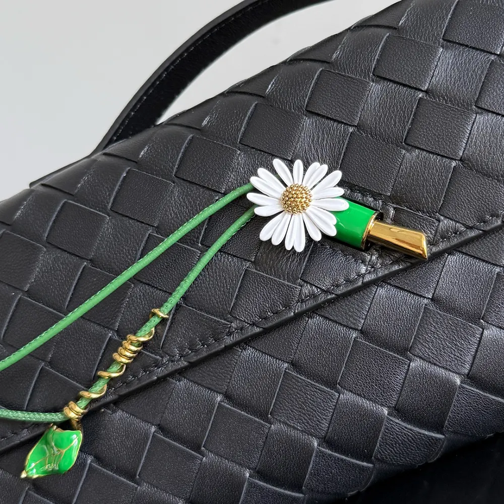 Bottega Veneta Women Andiamo Clutch in Calf Leather - image 7