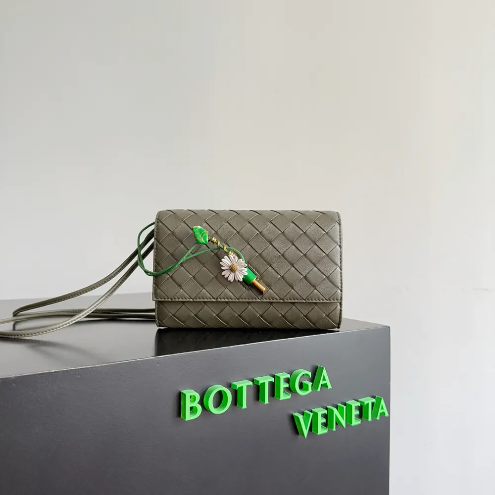 Close-up of braided leather detail on Bottega Veneta Women Andiamo Daisy Pouch