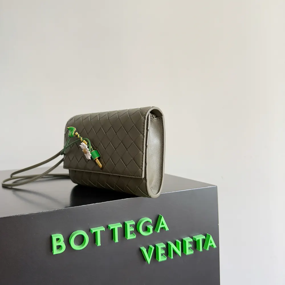 Bottega Veneta Women Andiamo Daisy Pouch+Dark Green - image 4