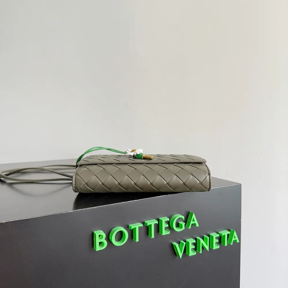 Bottega Veneta Women Andiamo Daisy Pouch+Dark Green - image 5