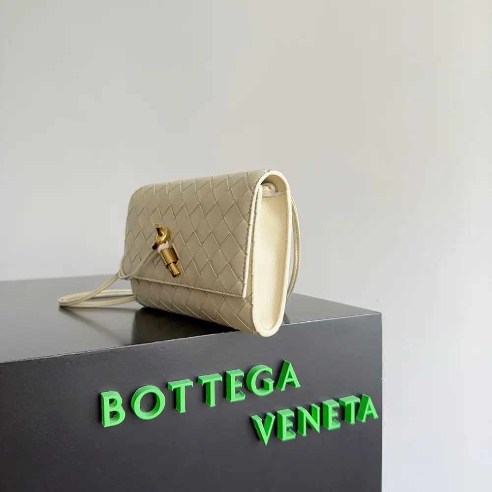 Bottega Veneta Women Andiamo Pouch-White - image 10
