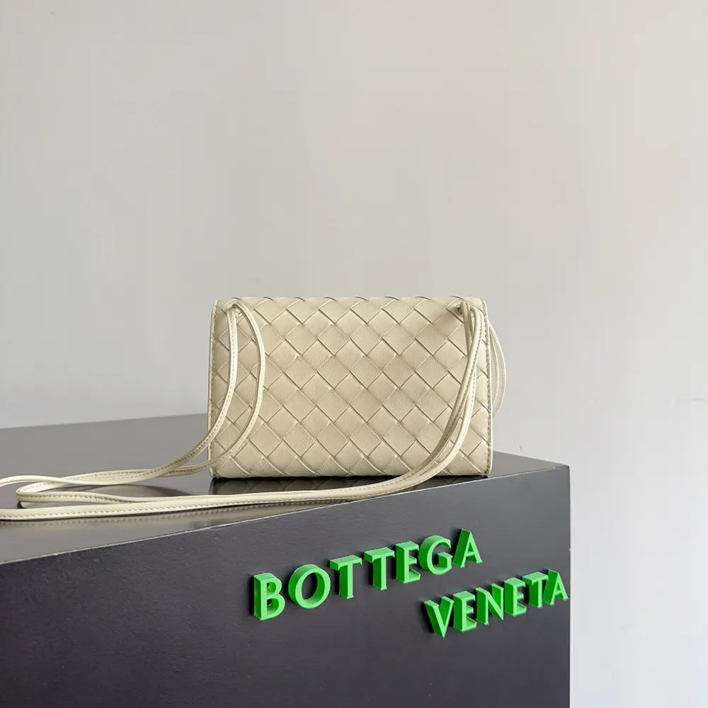 Bottega Veneta Women Andiamo Pouch-White - image 8