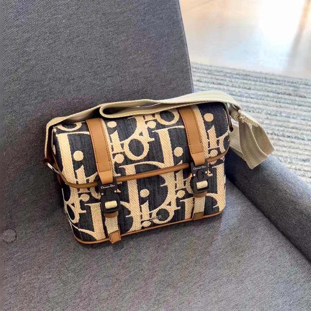 Close-up detail of raffia-effect Dior Oblique denim on messenger bag
