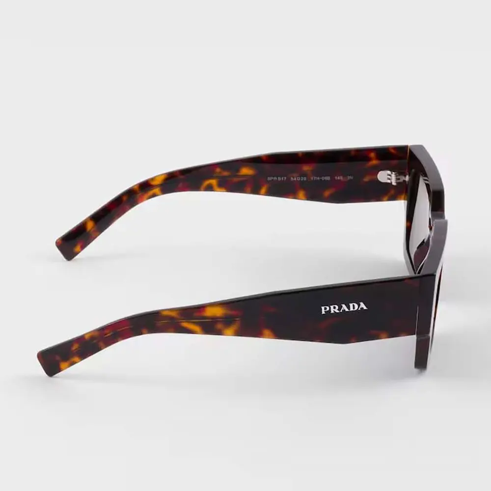 Side angle highlighting coffee lenses and acetate frame details
