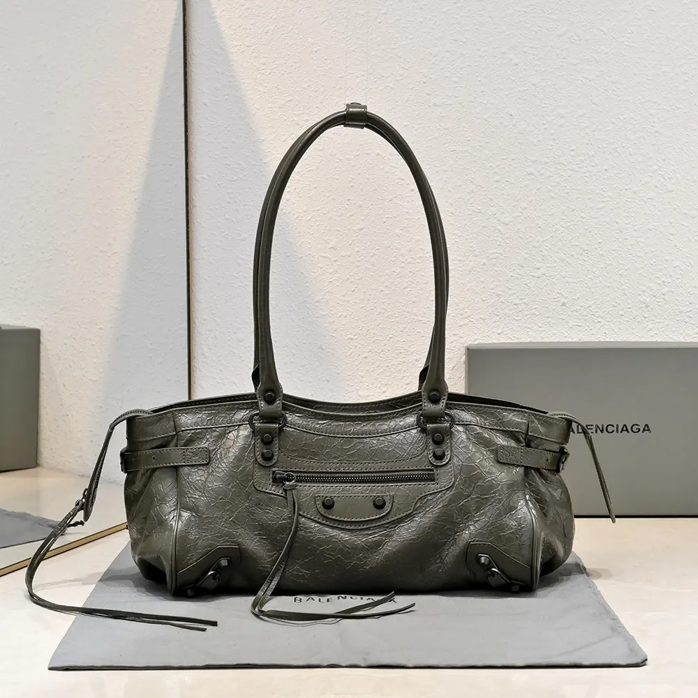 Close-up of gunmetal hardware on Balenciaga Women Le City Bag