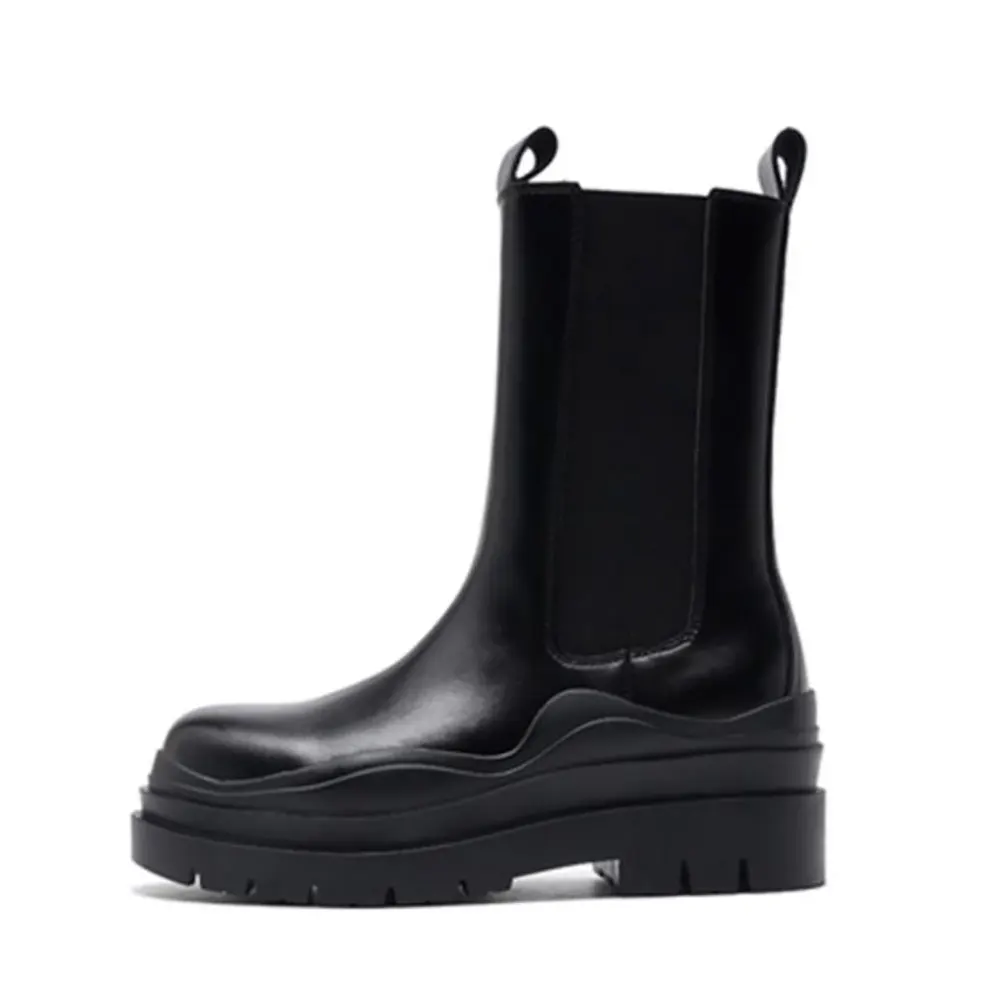 Comprehensive Guide to the Bottega Veneta Tire Chelsea Boot Silhouette