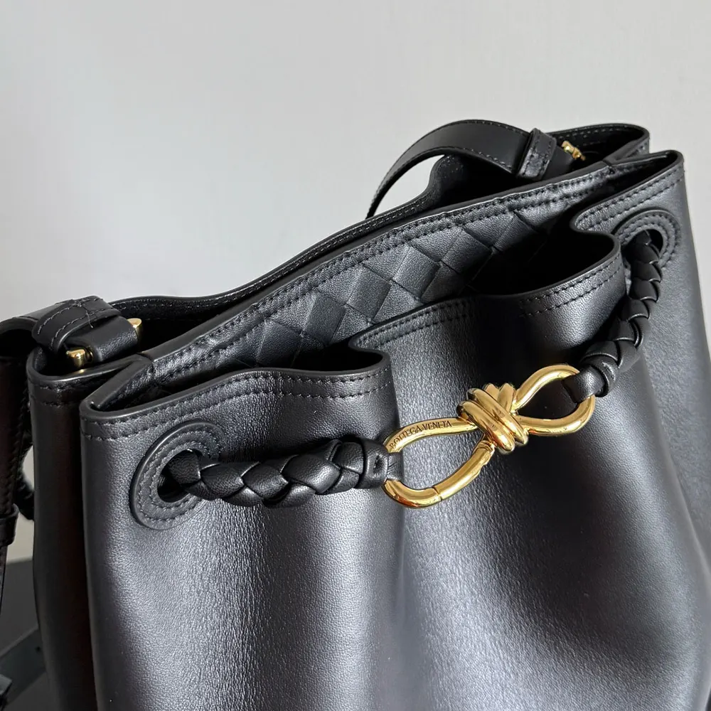 Bottega Veneta Women Andiamo Bucket in Silky Calf Leather-Black - image 6
