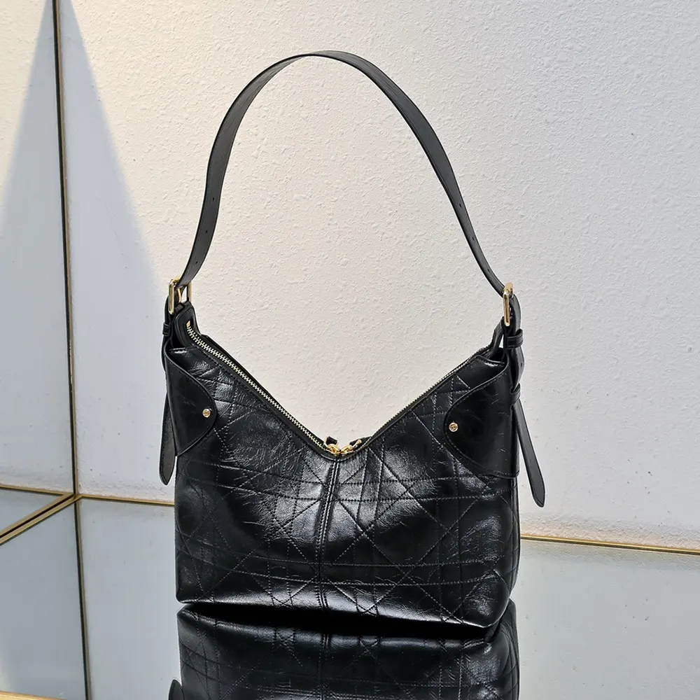 Side profile showing flat silhouette of Dior Women Medium Dior Voyage Bag