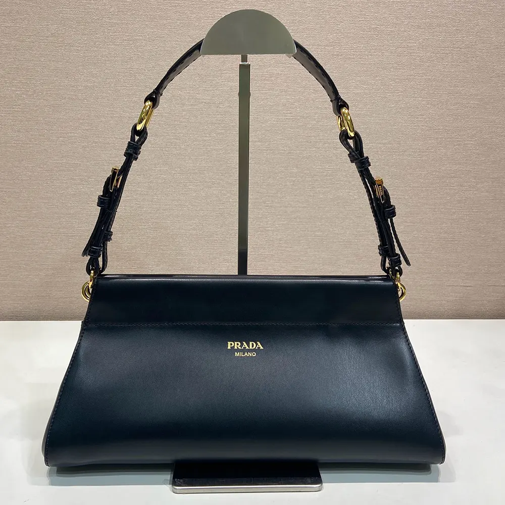 Close-up of leather texture and silver chain on Prada Women Enchaîné Medium Leather Bag-Black