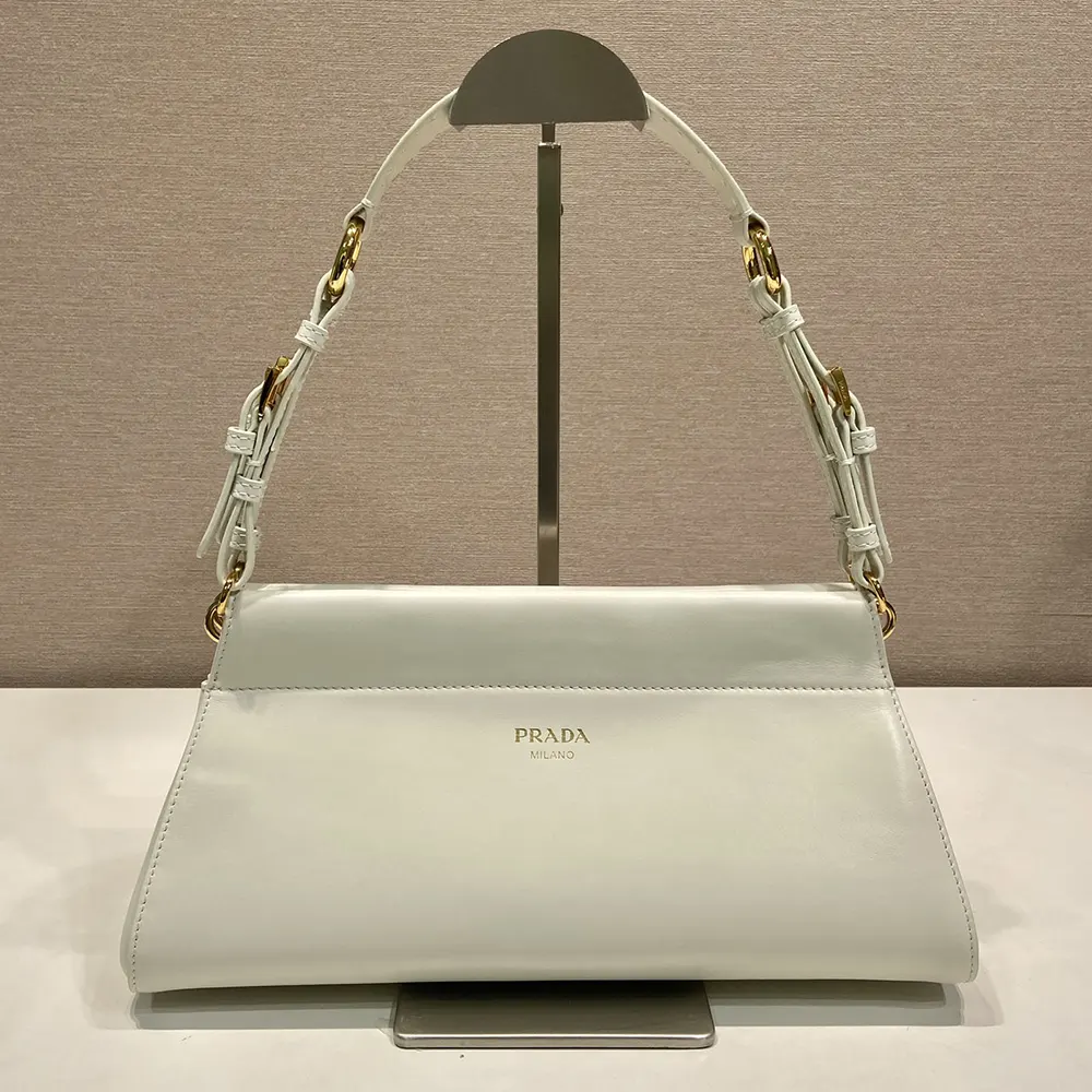 Close-up of silver-tone chain closure on Prada Women Enchaîné Medium Leather Bag-White