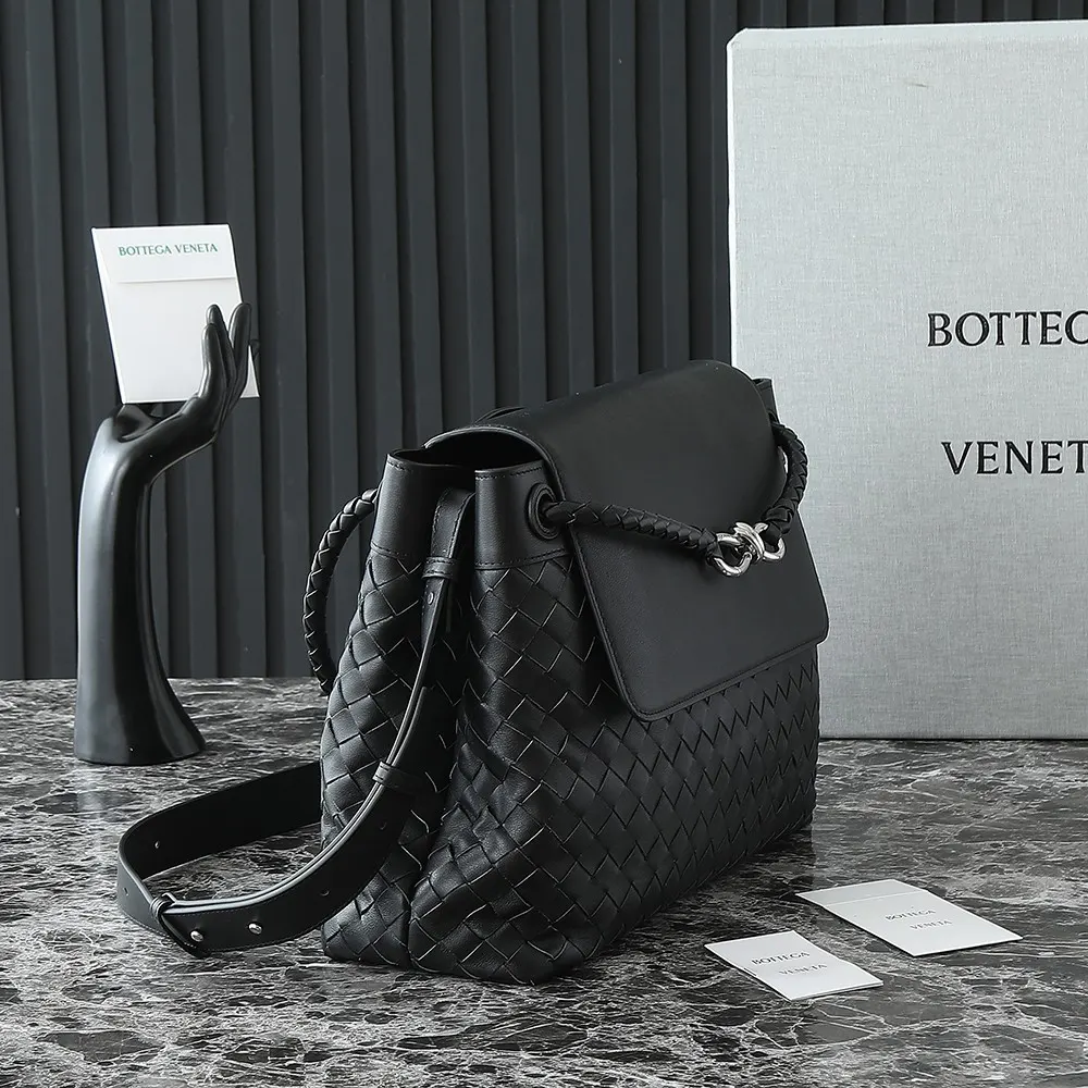 Bottega Veneta Unisex Medium Andiamo Messenger-Black - image 4