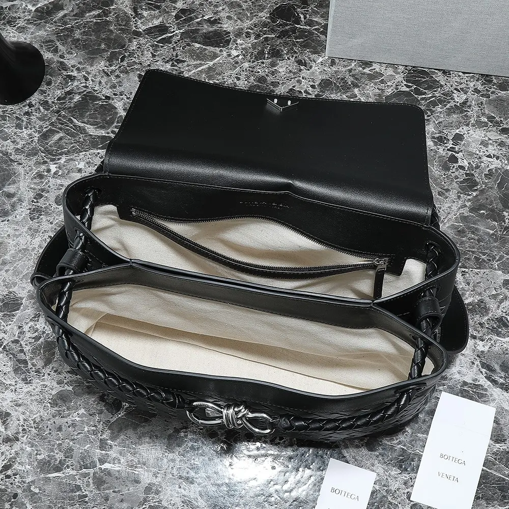 Bottega Veneta Unisex Medium Andiamo Messenger-Black - image 7