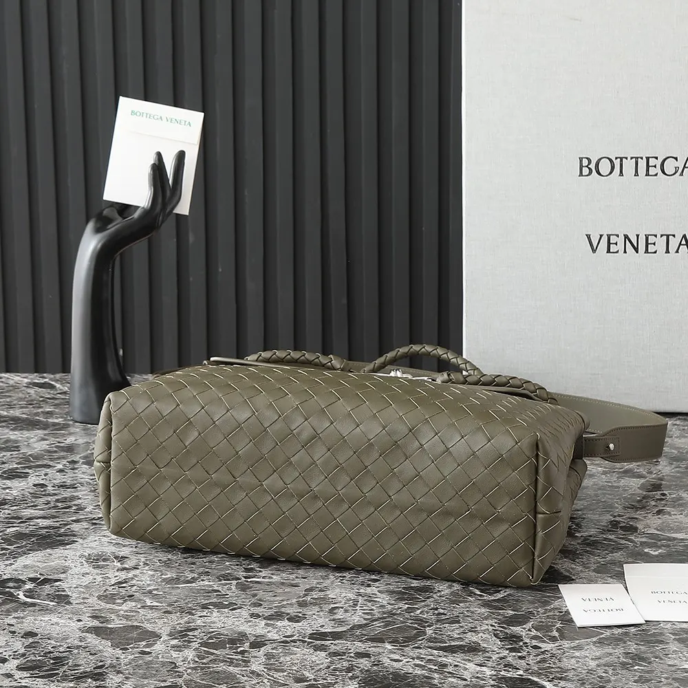 Bottega Veneta Unisex Medium Andiamo Messenger-Dark Green - image 6