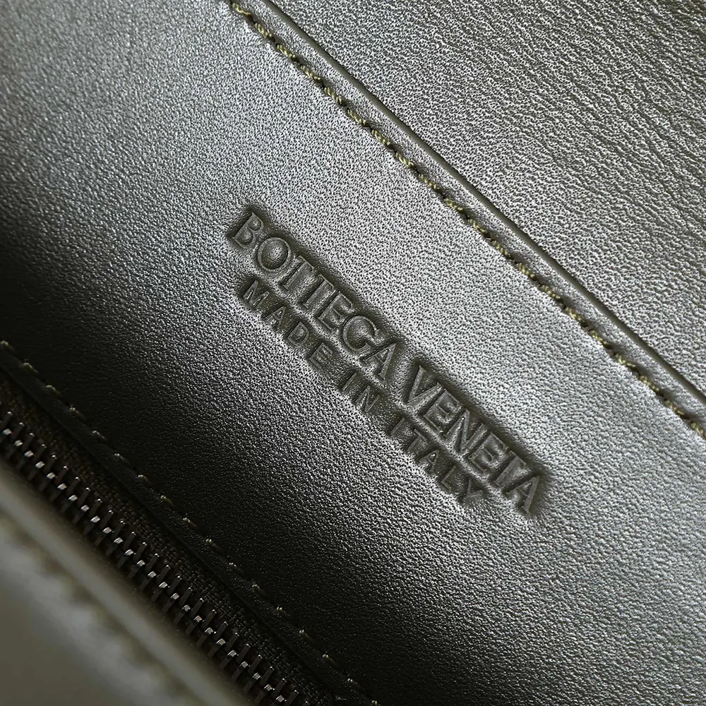 Bottega Veneta Unisex Small Andiamo Messenger-Dark Green - image 10