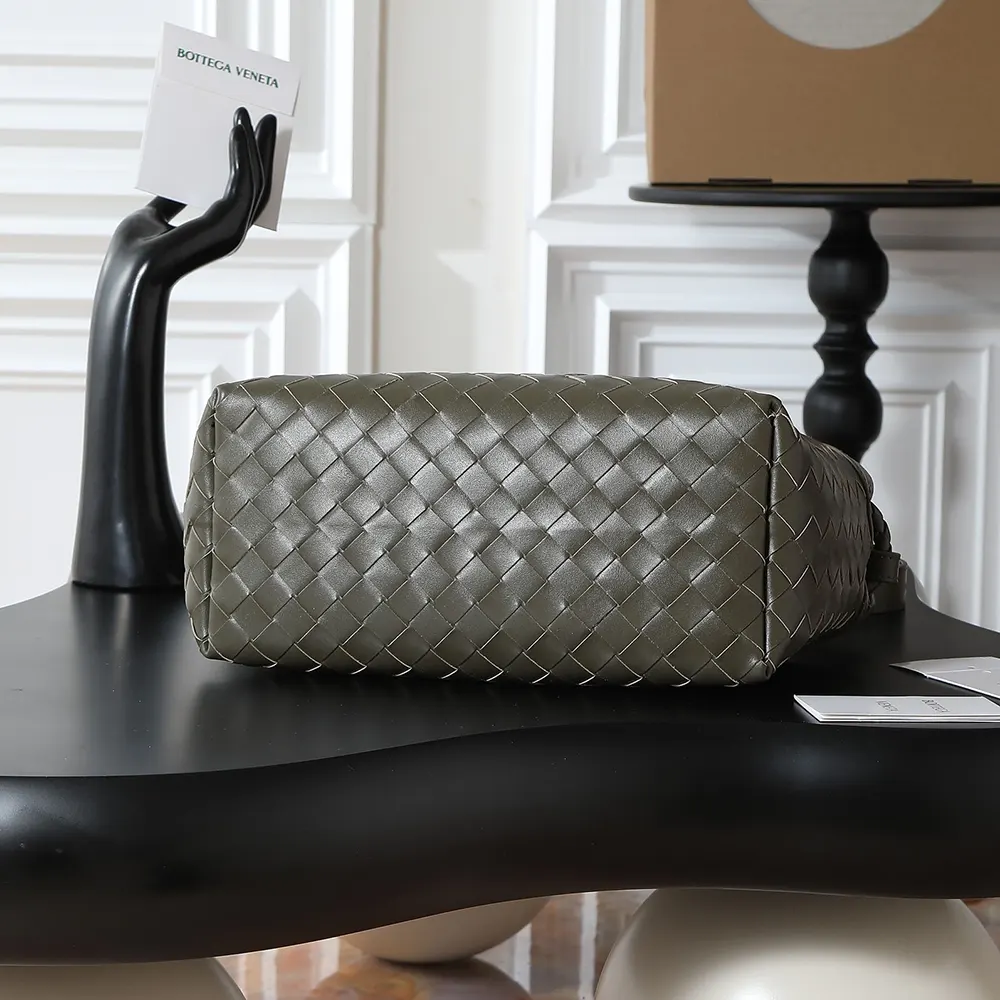 Bottega Veneta Unisex Small Andiamo Messenger-Dark Green - image 4