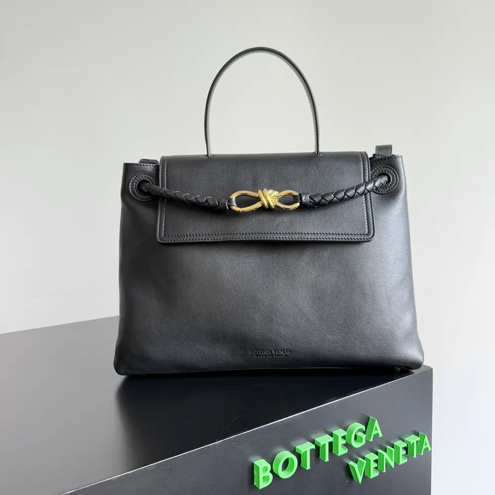 Close-up of intrecciato weave detail on Bottega Veneta Women Medium Ciao Ciao-Black