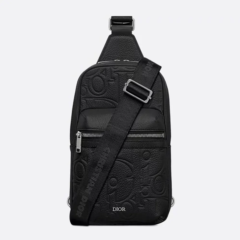 Front view of Dior Men Rider 2.0 Sling Bag in black leather