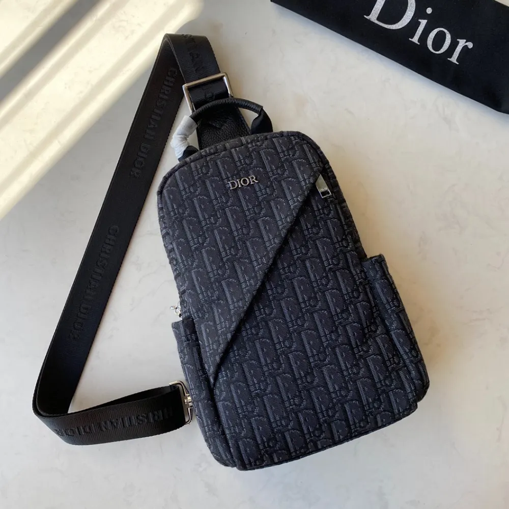 Close-up of silver hardware on Dior Men Sling Bag Black Dior Oblique Jacquard