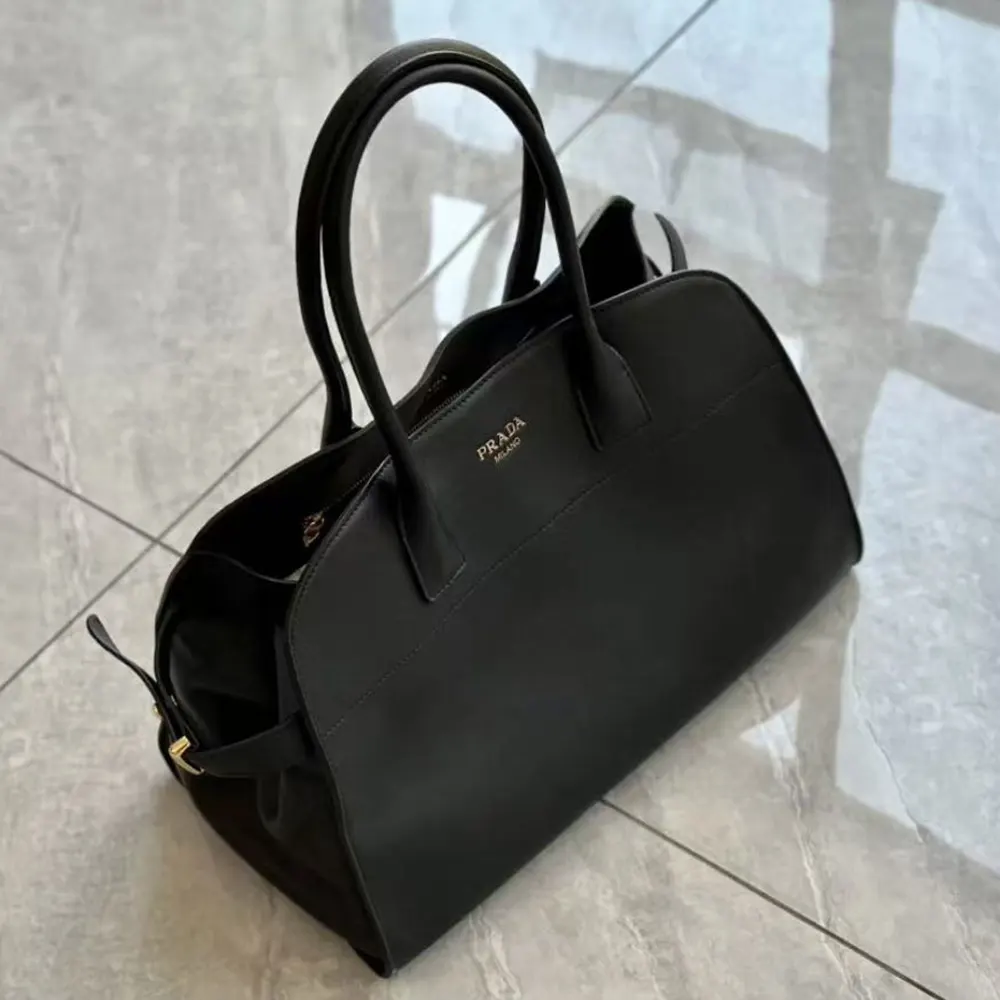 Prada Women Large Leather Tote Bag-Black - image 4