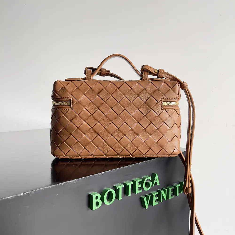 Side profile of Bottega Veneta Women Bang Bang-Brown shoulder bag with hardware